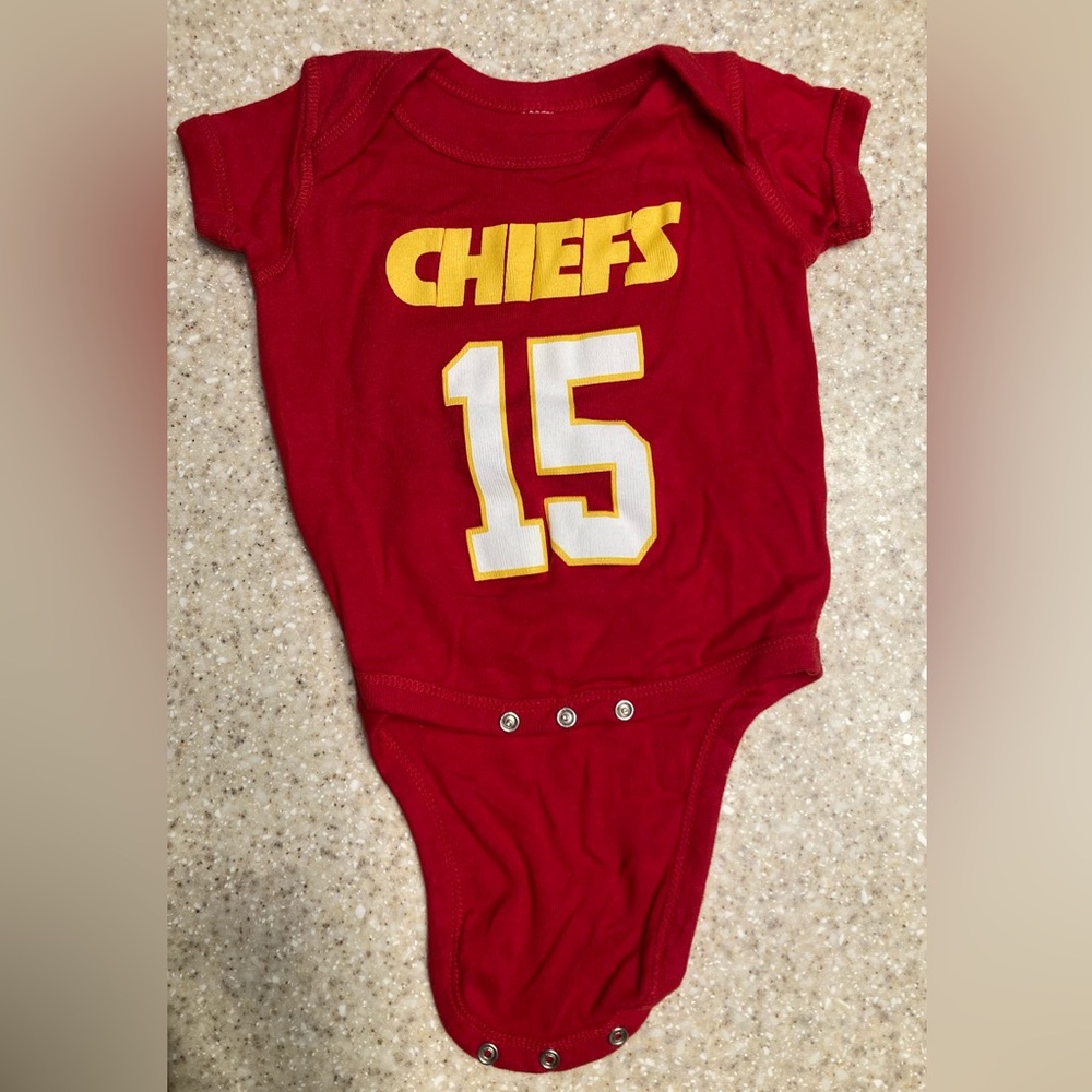 Patrick Mahomes onesie girl, boy, 0-3 months. Very good condition.